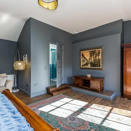 Daire Connaught Apartment, 7 Henrietta Street, Centre