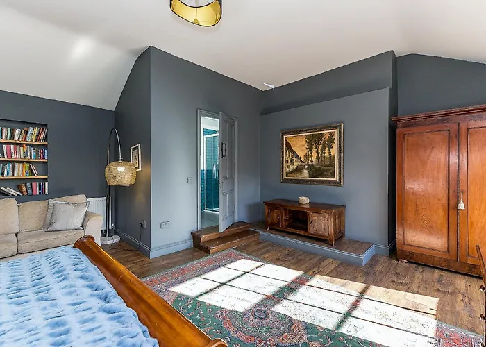 Daire Connaught Apartment, 7 Henrietta Street, Centre