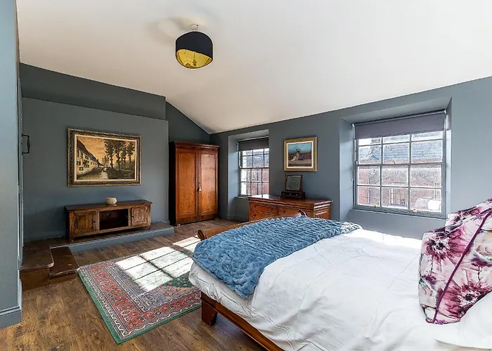 Connaught Apartment, 7 Henrietta Street, Centre Apartman *