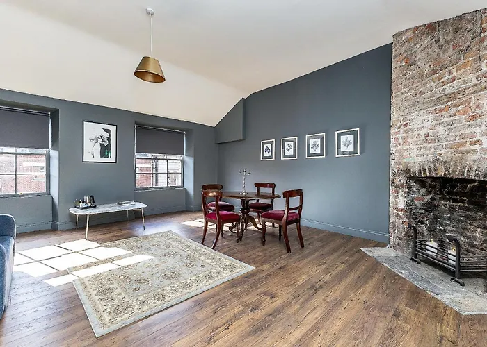 Connaught Apartment, 7 Henrietta Street, Centre Daire