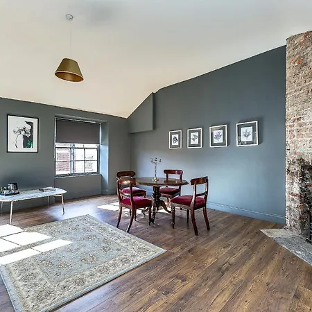 Connaught Apartment, 7 Henrietta Street, Centre Apartmán Dublin