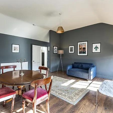Connaught Apartment, 7 Henrietta Street, Centre * Dublino